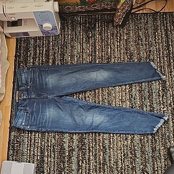 Joe’s Jeans Hi Rise Honey Curvy Skinny Ankle Asymmetrical Hem / Antoinette Wash - Picture 5 of 5